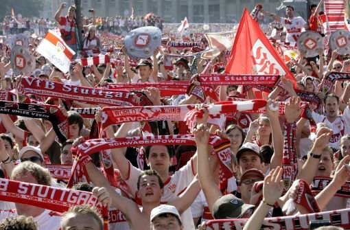 Die Fans des VfB Stuttgart können am Samstag nicht zu einem organisierten Public Viewing zusammenkommen. Foto: dpa