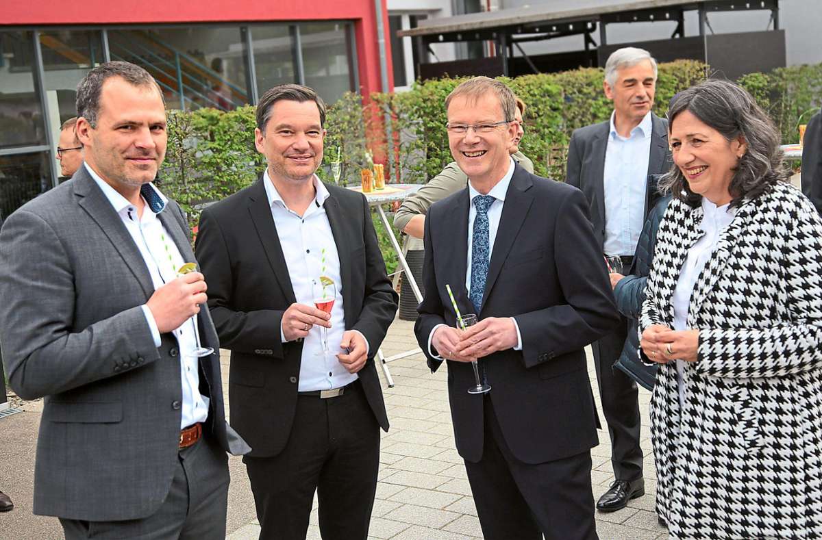Erster Landesbeamter Reinhard Geiser, Bundestagsabgeordneter Klaus Mack, Bürgermeister Klaas Klaassen und seine Frau Susanne (von links).