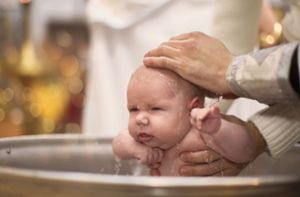 Ein falscher Priester soll in Winnenden sogar ein Kind getauft haben (Symbolbild). Foto: IMAGO/Zoonar/IMAGO/Zoonar.com/Svetlana