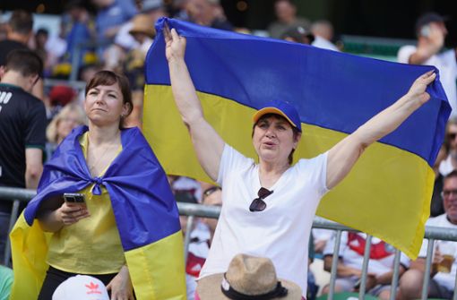 Viele ukrainische Fans waren im Stadion. Foto: dpa/Marcus Brandt