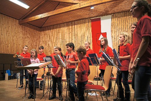 Verdienten Applaus nimmt die Jugendkapelle des MV Ratshausen in Empfang.  Foto: Seeburger Foto: Schwarzwälder-Bote