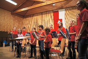 Verdienten Applaus nimmt die Jugendkapelle des MV Ratshausen in Empfang.  Foto: Seeburger Foto: Schwarzwälder-Bote