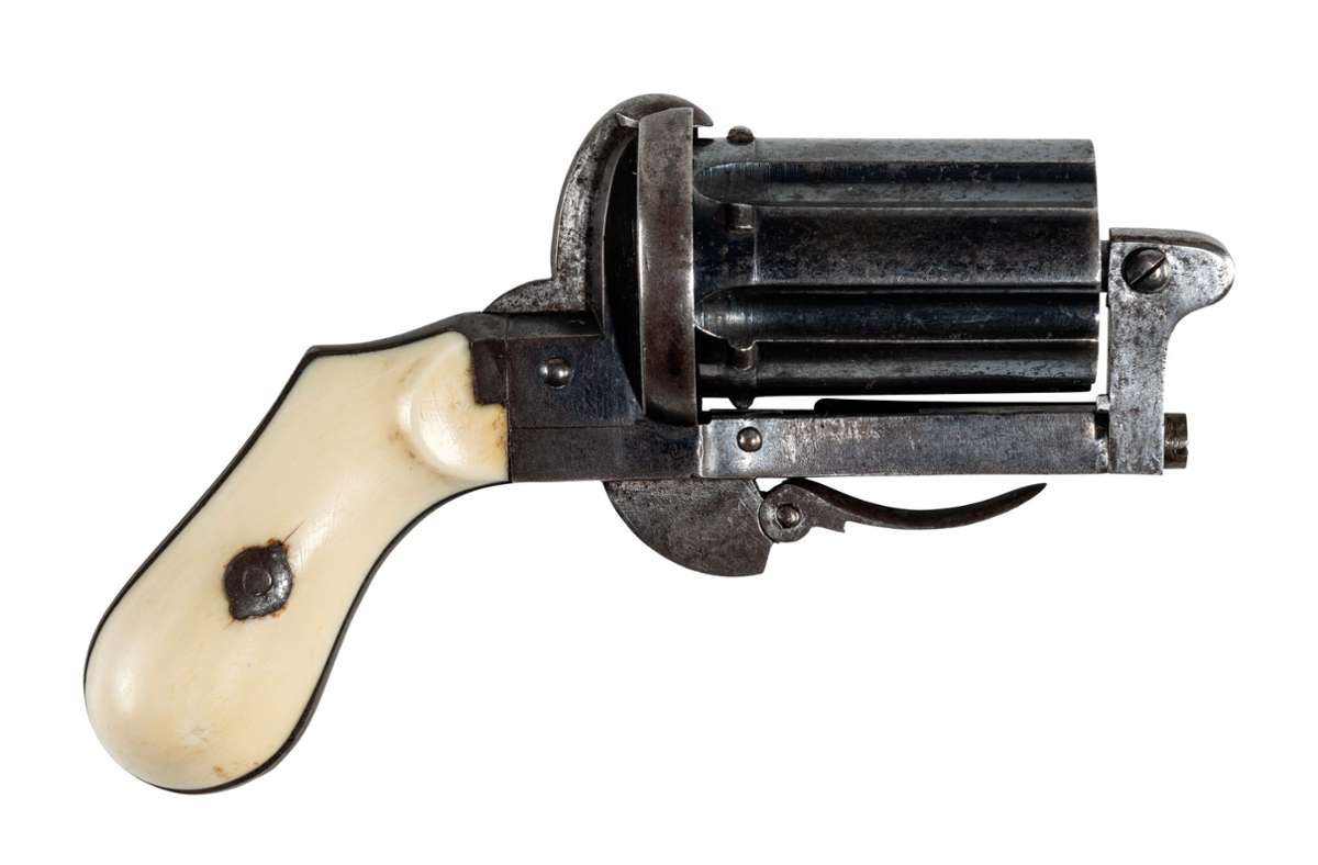 Mit diesem Revolver wollte ein 22-Jähriger 1866 Bismarck erschießen. Dessen dicke Kleidung ­rettete ihm das Leben. Foto: Haus der Geschichte/J. Hollweg