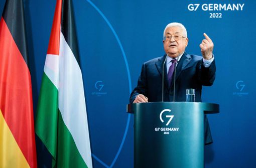Die Holocaust-Relativierung von Palästinenserpräsident Mahmud Abbas bei einer Pressekonferenz sorgte für große Empörung. Foto: AFP/JENS SCHLUETER