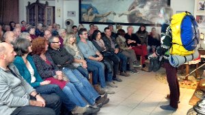 Die gebannten Zuhörer schätzen die  persönliche Atmosphäre beim Vortrag von Harald im Spring. Foto: Schenkhaus Foto: Schwarzwälder-Bote