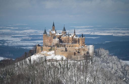 Die Burg Hohenzollern im Winter – der vor 76 Jahren war besonders hart, und die Kälte bekam der in der Burgküche deponierten Kunst gar nicht gut. Foto: Marijan Murat