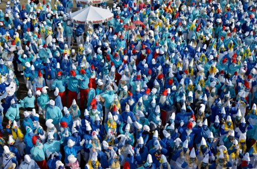 Mehr als 2000 als Schlümpfe verkleidete Menschen haben nicht gereicht für einen Weltrekord. Foto: dpa