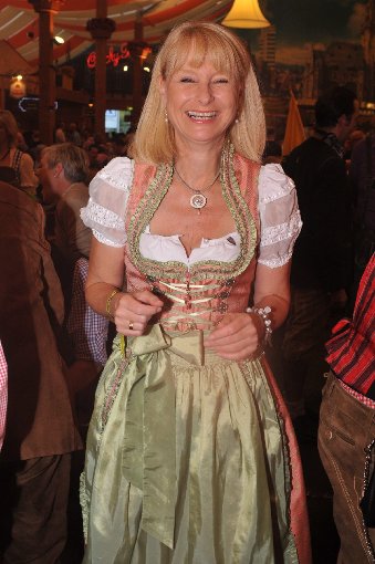 Stuttgarts alte und neue CDU-Bundestagsabgeordnete Karin Maag feierte auf dem Cannstatter Volksfest - und traf dort jede Menge Bekannte! Foto: www.7aktuell.de |