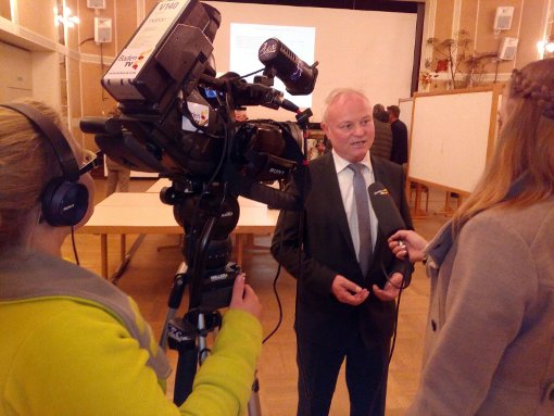 Bürgermeister Norbert Mai kurz nach der Verkündung des Ergebnisses. Foto: Klormann