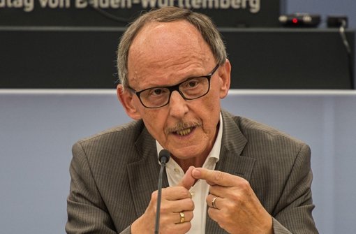 Der ehemalige baden-württembergische Landespolizeipräsident Erwin Hetger im NSU-Ausschuss. Foto: dpa