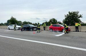 Insgesamt fünf Fahrzeuge waren bei dem Unfall am Montagabend auf der A 5 beim Hohberger Teilort Niederschopfheim beteiligt. Foto: Häußler/Einsatz-Report 24