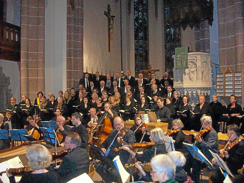 Die Kantorei und die Kammersinfonie boten unter der Leitung von Martin W. Hagner eine ausgezeichnete Leistung. Foto: Mikulcic Foto: Schwarzwälder-Bote