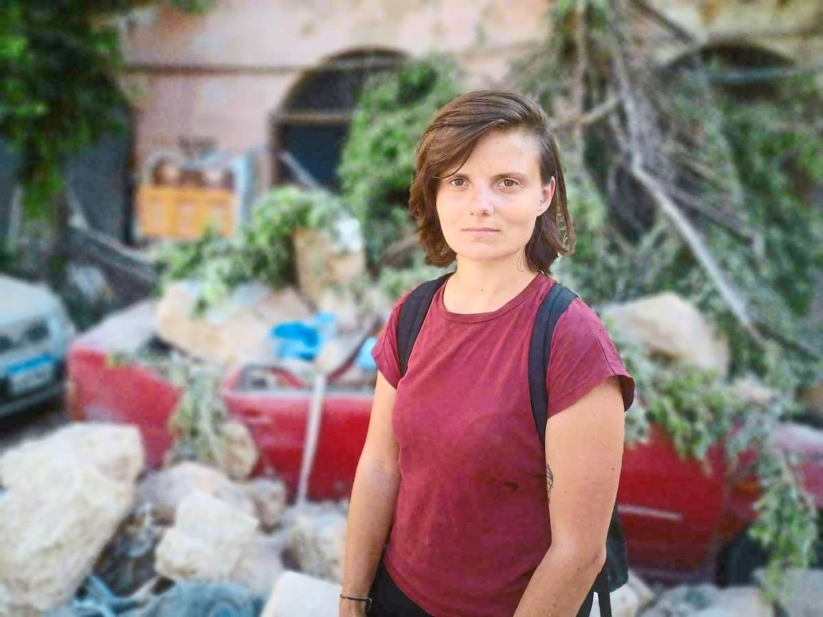 Es hat einen Schlag getan, danach war Chaos: Sina-Maria Schweikle in der Trümmerlandschaft  in Beirut.  Foto: Privat