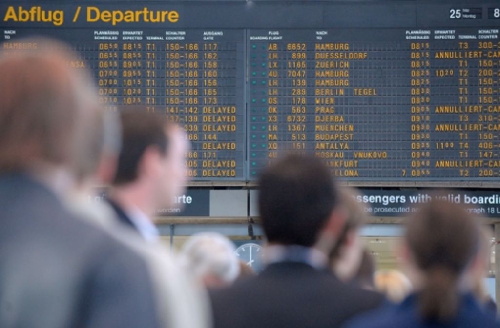 Über Verspätungen und Flugausfälle ärgern sich Fluggäste besonders. Foto: dpa