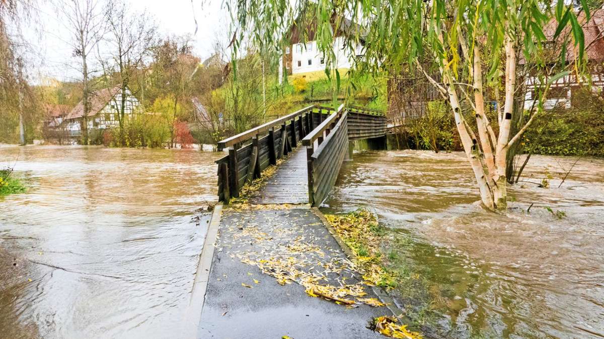 Feuerwehr hat Lage im Blick: Hochwasser in Stetten – Eschach tritt über die Ufer