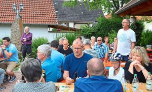 Zahlreiche Bürger kommen zum Info-Abend in der Dorfmitte: Es geht ums Dorfgemeinschaftshaus. Foto: ah Foto: Schwarzwälder Bote