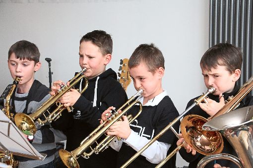 Diese Bläsergruppe am Hoptbühl-Gymnasium hat erst seit diesem Schuljahr Instrumentenunterricht und gab bereits  beim Tag der offenen Tür ein kleines Konzert.  Foto: Heinig Foto: Schwarzwälder-Bote