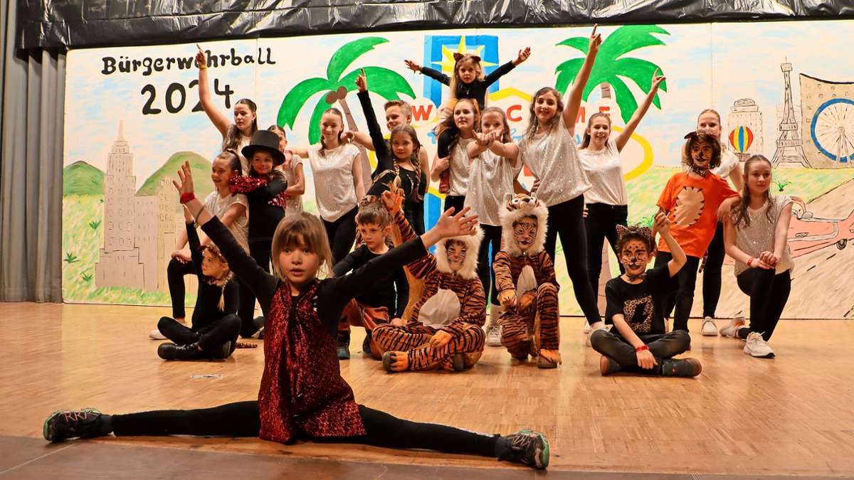 Bürgerwehrball in Peterzell: Show, Glanz und Glamour begeistern