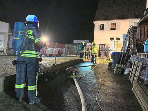 Zu einem  Einsatz wurde am Mittwochabend die Feuerwehren aus Bad Imnau und Haigerloch alarmiert. In einem Haus in der Kurstraße kam es zu einem Brand in einem Schaltschrank.  Foto: Haid