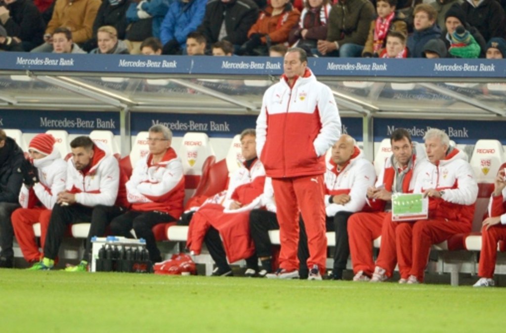Das kannst du nicht akzeptieren, das werde ich nicht akzeptieren. VfB Stuttgarts Trainer Huub Stevens warf seiner Mannschaft beim 0:0 gegen den SC Paderborn mangelnde Aggressivität vor.