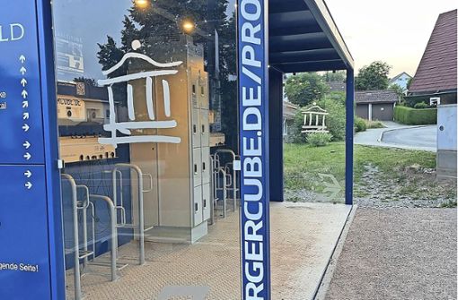 Am Busbahnhof steht der Ladekubus. Foto: Gemeindeverwaltung Königsfeld