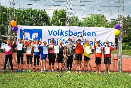 Die zwölf besten Mehrkampf-Schüler vom VR-Tag des Talents fahren am 4. Juli zum Landesfinale nach Haiterbach. Foto: Voba Foto: Schwarzwälder-Bote