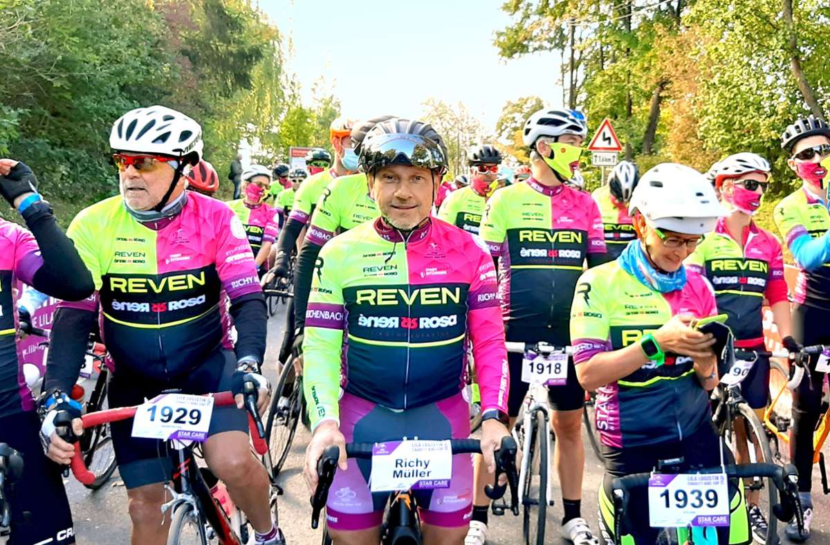 Richy Müller (Mi.) ist seit Jahrzehnten ein begeisterter Radfahrer. Foto: Radsportakademie/cf