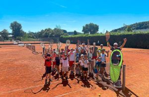 Tennis und noch viel mehr lautet das Motto des Tenniscamps des Tennisclubs Rot-Weiß Blumberg, an dem 16 Blumberger Kinder im Alter von vier bis 14 Jahren teilnehmen. Foto: Simon Bäurer