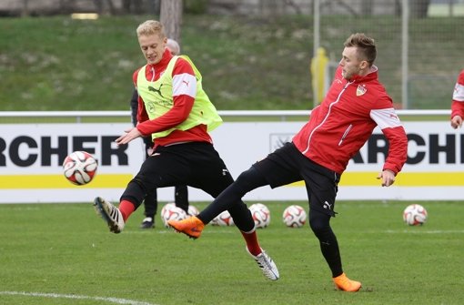 Timo Baumgartl (links) und Alexandru Maxim binden sich langfristig an den VfB Stuttgart. Foto: Pressefoto Baumann