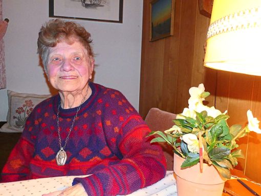 Sie kann mit ihren über 90 Jahren Bände von Erlebnissen füllen: Freia Herrmann. Die ehemalige Lehrerin erzählt von einem prägenden Silvestertag in früher Kindheit. Foto: Kouba