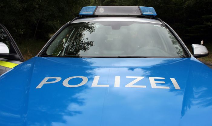 Unfall bei Besenfeld: Auto überschlägt sich neben der Straße