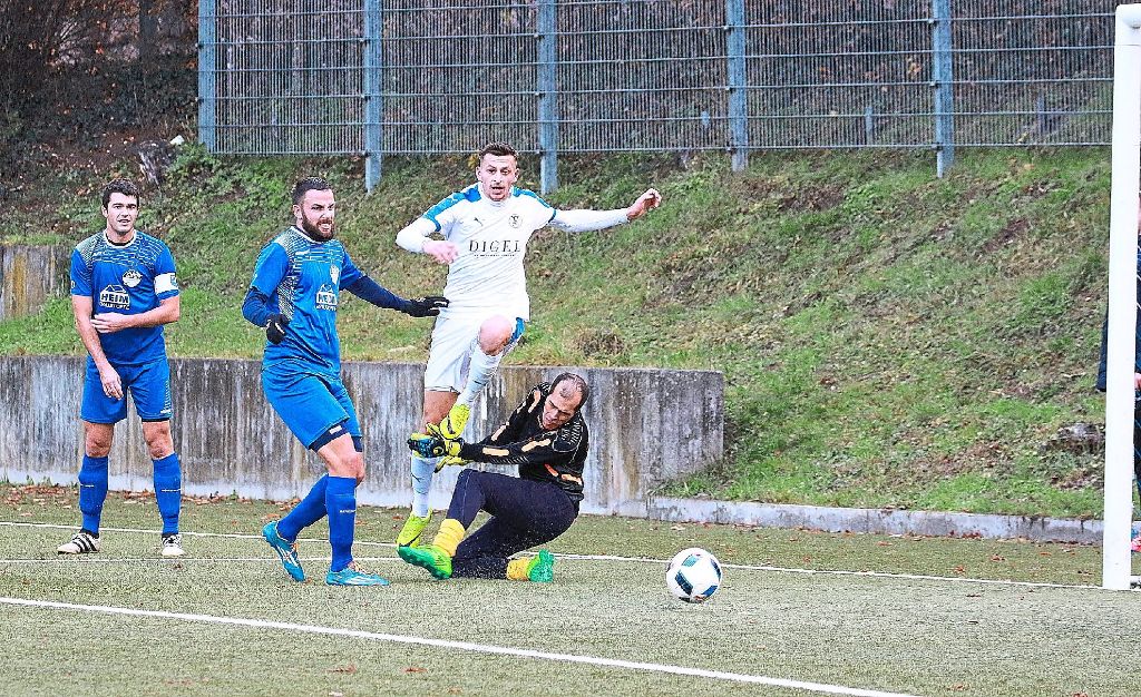 Luka Kravoscanec (Mitte) erzielte die Treffer zum 6:0 und 7:0 für den VfL Nagold.