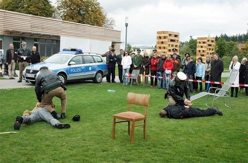 Trotz des Einsatzes für Stuttgart 21 zeigten einige Beamte auf der Landesgartenschau Szenen aus dem polizeilichen Alltag. Foto: Schück