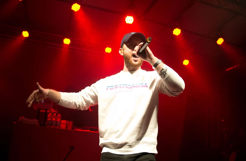 Der Bietigheimer Rapper Bausa beim Auftritt am Freitagabend im Wizemann. Foto: Lichtgut/Oliver Willikonsky