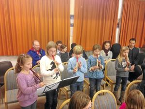 Die Nachwuchsmusiker präsentieren stolz das Gelernte.   Foto: Musikschule Foto: Schwarzwälder-Bote