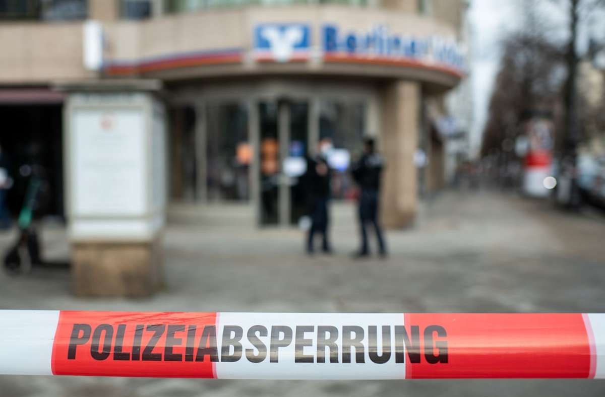Überfall auf Geldboten in Berlin Foto: dpa/Bernd von Jutrczenka