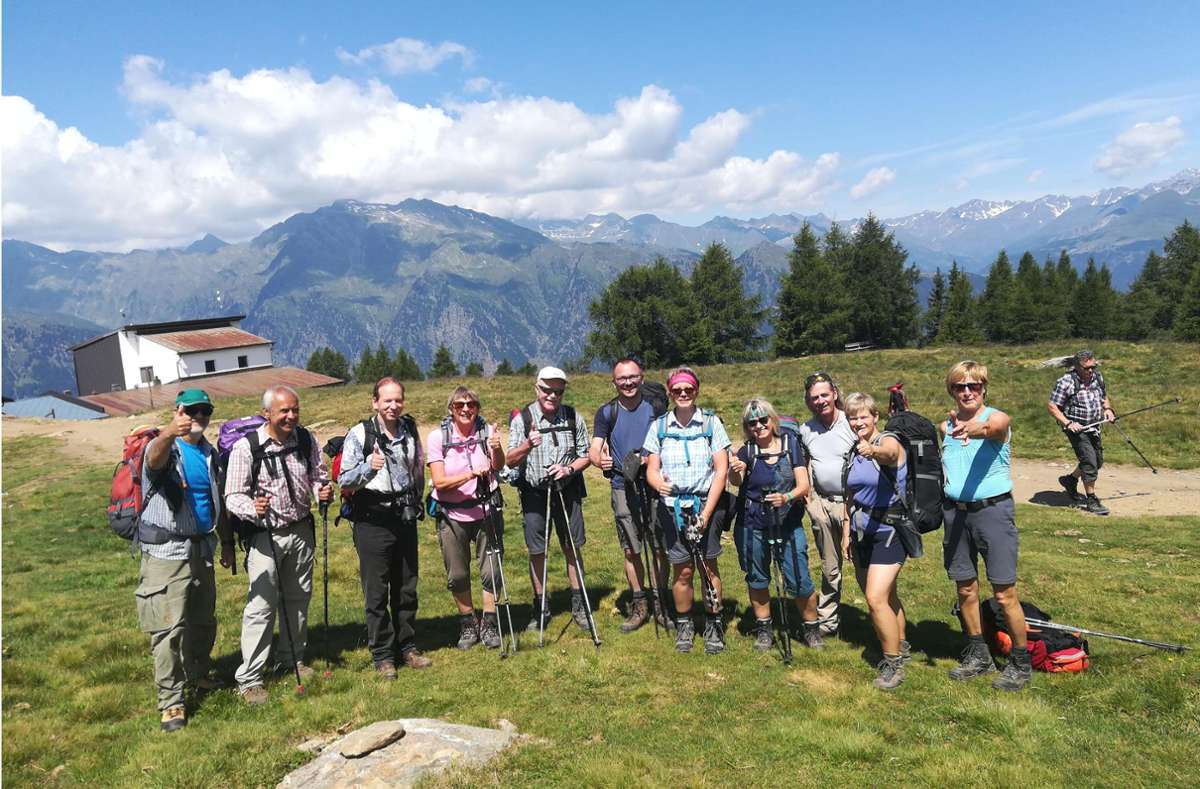 Die Höfener Ortsgruppe des Schwarzwaldvereins macht noch regelmäßig längere Wanderausflüge – etwa nach 2021 Meran, wie hier auf dem Bild zu sehen. Foto: SWV Höfen
