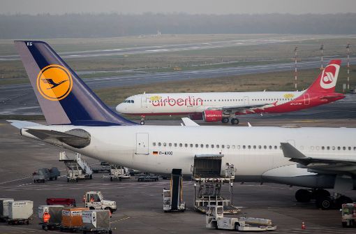Nach der Übernahme von Teilen der Air Berlin durch die Lufthansa fühlen sich viele Mitarbeiter im Stich gelassen. Foto: dpa