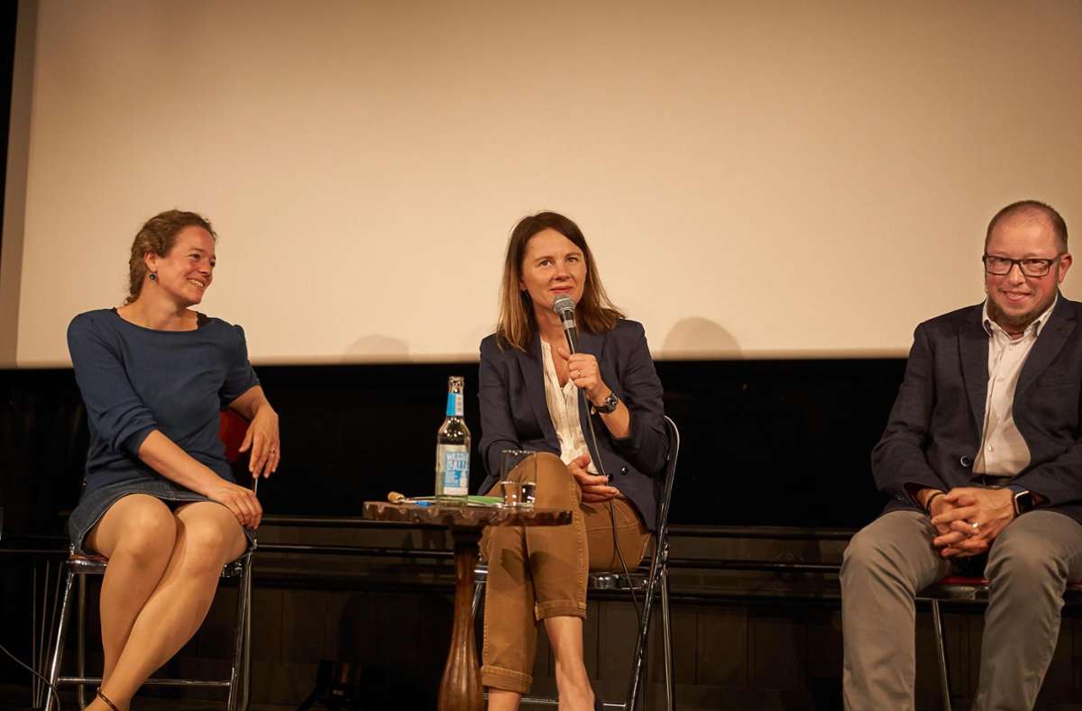 Auf der Waldhorn-Bühne: Claudia Dreier (von links), Moderation Petra Preunkert und Elias Ungermann Foto: Lück