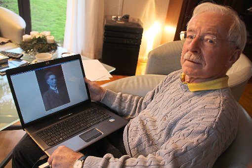 Friedrich Engelke stößt bei seinen Recherchen zu den Euthanasieopfern des NS-Regimes auch auf  bislang unbekannte Opfer – wie Johann Heizmann aus Zimmern, dessen Foto  auf Engelkes Laptop zu sehen ist. Foto: Heinig Foto: Schwarzwälder-Bote