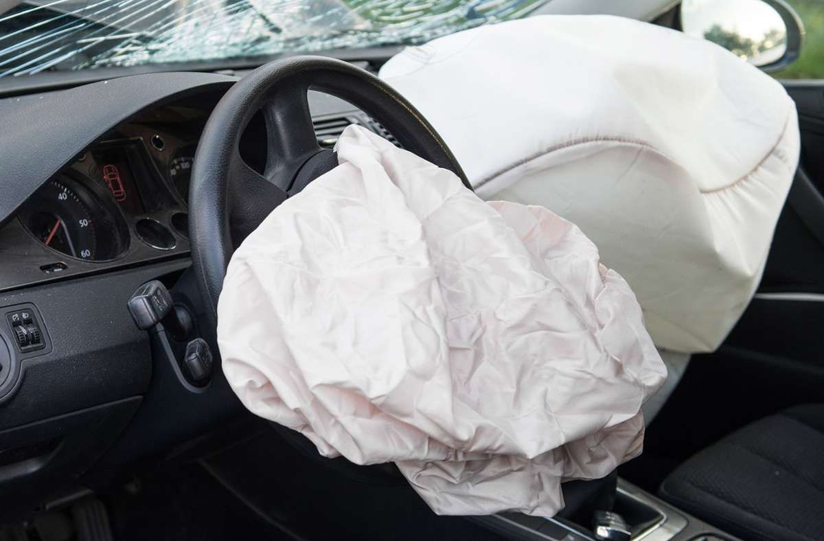 Beim Audi lösen die Airbags aus. Foto: benjaminnolte  –  stock.adobe.com