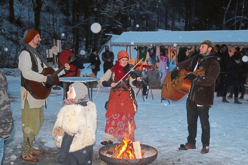 Auch die Musiker von Saitenstreich werden wieder vom 14. bis 16. Dezember auf dem Mittelaltermarkt  für Stimmung sorgen. Foto: Schimkat Foto: Schwarzwälder Bote