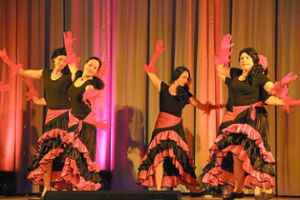Die Frauen der Zumba-Gruppe tanzten als Senoritas zu spanischen Klängen. Fotos: Lehmann Foto: Lahrer Zeitung