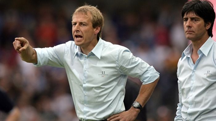 Das Duell Löw kontra Klinsmann