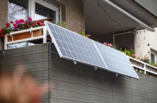 Solche Balkon-Solaranlagen werden in Neubulach weiter gefördert. Foto: © Robert Poorten - stock.adobe.com