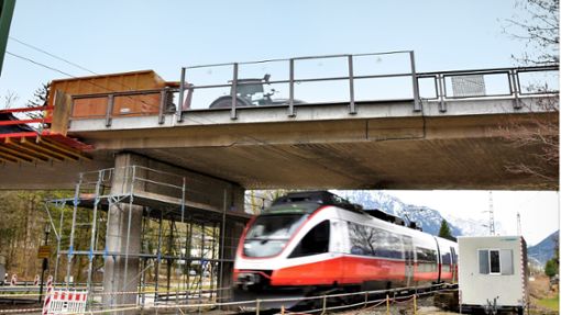 Eines von vielen Brückensanierungsprojekten: Hier quert die Bundesstraße 21 bei Bad Reichenhall eine Bahnlinie. Foto: Staatliches Bauamt Traunstein