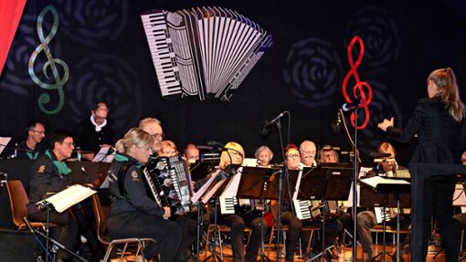 Das Bernbacher Akkordeon-Orchester lieferte ein mitreißendes Italien-Konzert ab. Foto: Gegenheimer