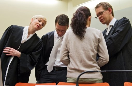 Zwischen den drei bisherigen Anwälten (Archivfoto) und dem neuen Verteidiger von Beate Zschäpe ist es zum offenen Streit im NSU-Prozess gekommen. Foto: dpa