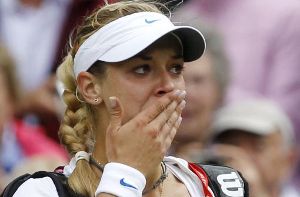 Tränen zum Abschied: Sabine Lisicki nach ihrer Halbfinal-Niederlage in Wimbledon  Foto: AP