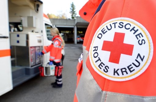 Eine Frau aus Stuttgart-Vaihingen ruft den Notarzt, weil ihr Mann bewusstlos im Bett liegt. Als die Rettungskräfte eintreffen, ist auch die 63-Jährige nicht mehr ansprechbar. Die Polizei geht von einer Kohlenmonoxid-Vergiftung aus.  Foto: dpa/Symbolbild